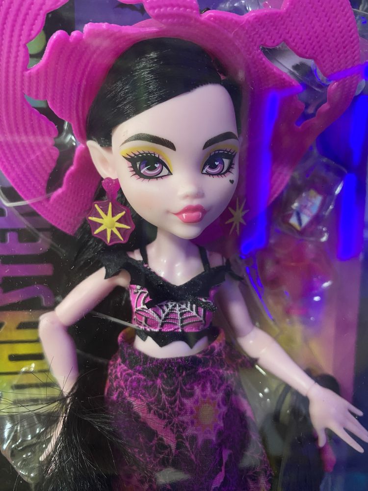 Кукла Монстер Хай Дракулаура, Monster high