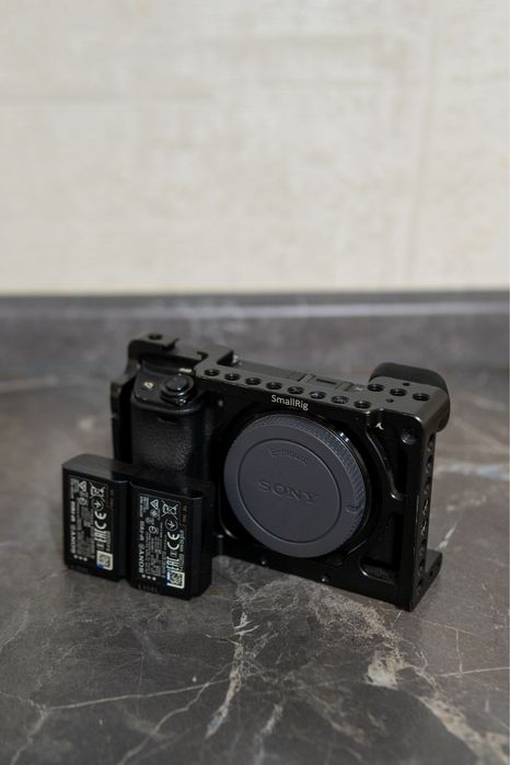 Камера Sony a6300 (тушка) + 2 батарейки
