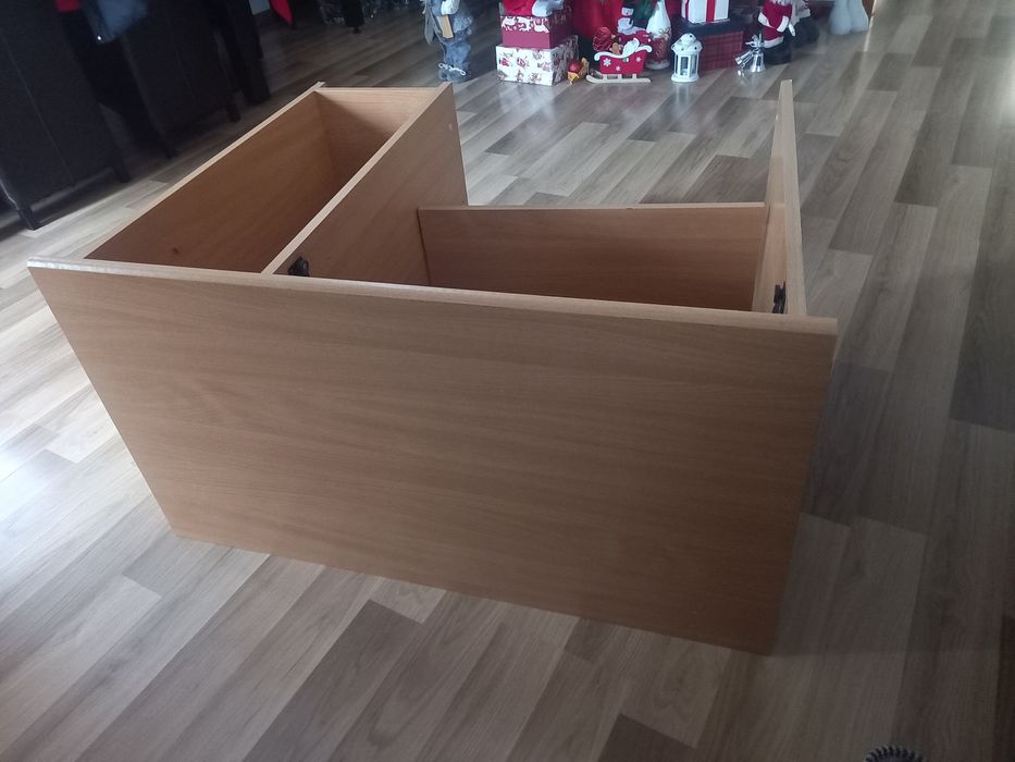 Vând birou 200 de lei