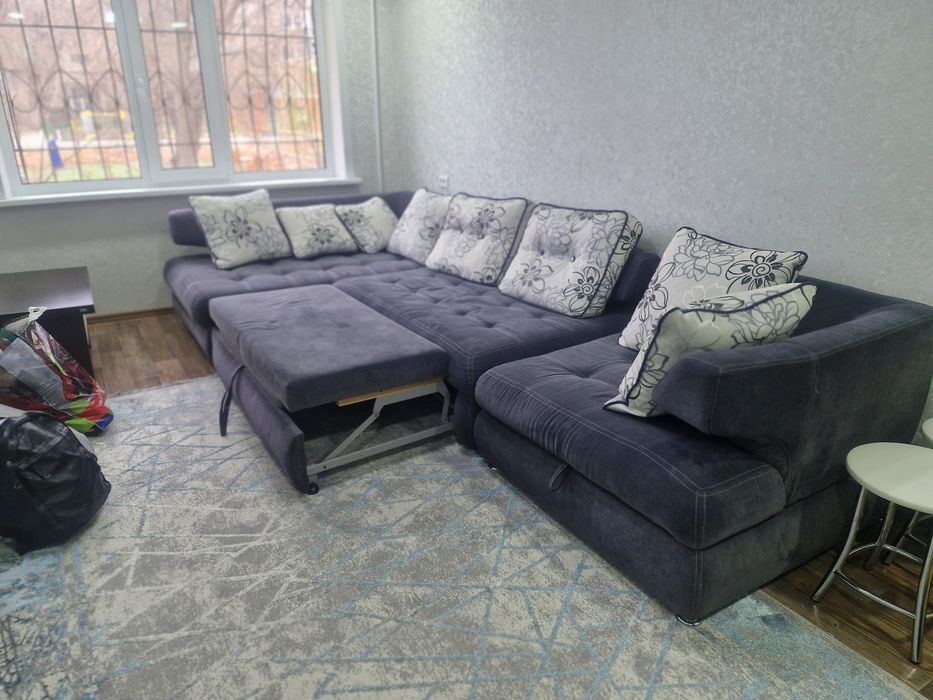 Диван БУ раскладной. Самовывоз доставка нет.