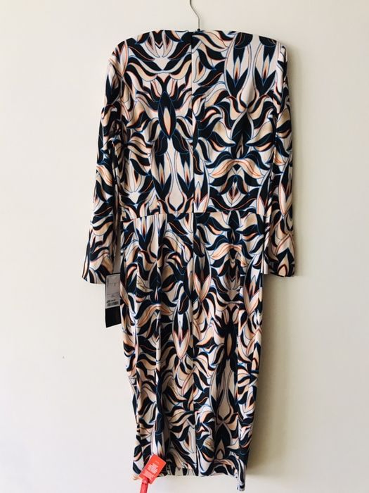 Нова рокля Roberto Cavalli с етикет за повод или офис