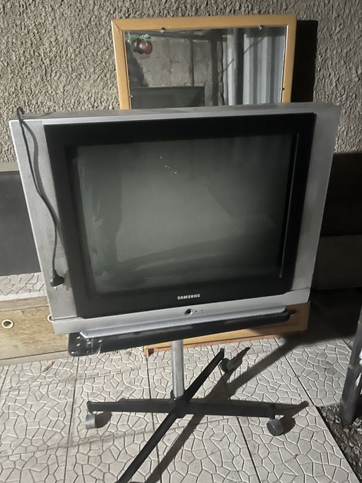 Телевизор продам