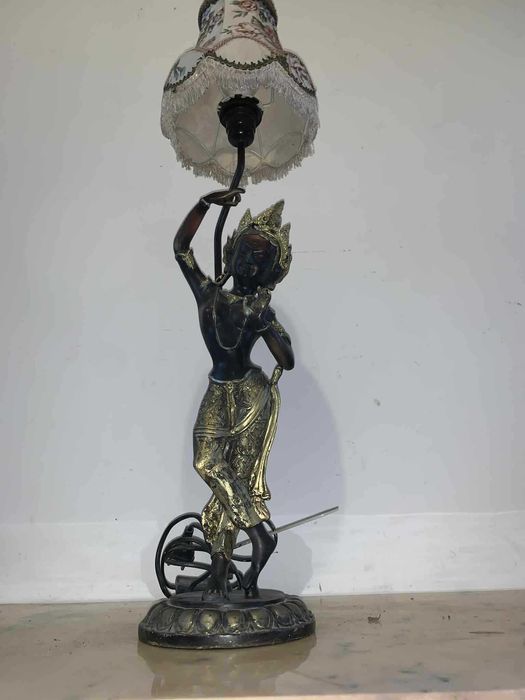 Veioza cu tenta asiatica