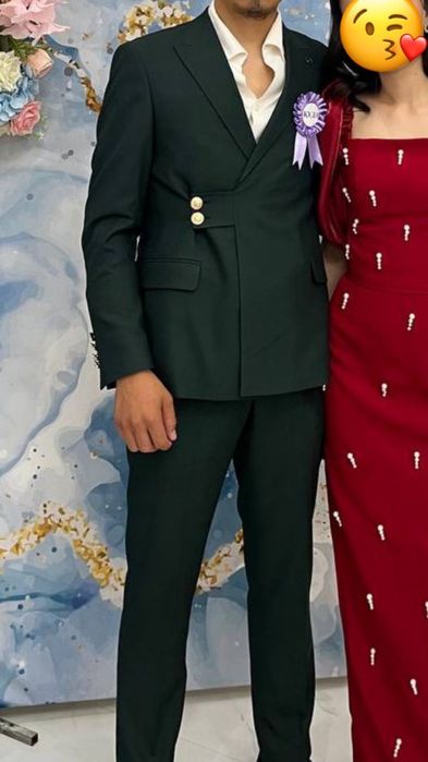 Продам костюм тройку