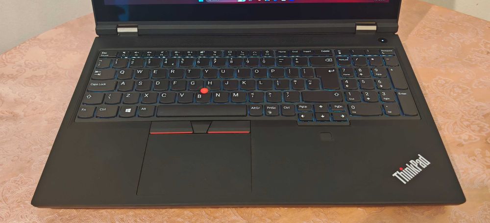 OLED Touch 4K/Core i7 11850H/16G RAM/512 SSD/Quadro T2000/ThinkPad P15