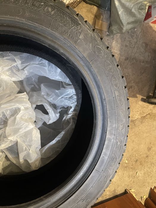 Зимние шины 205/55/16 Goodyear