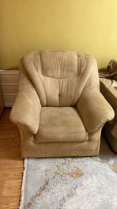 Диван и одно кресло