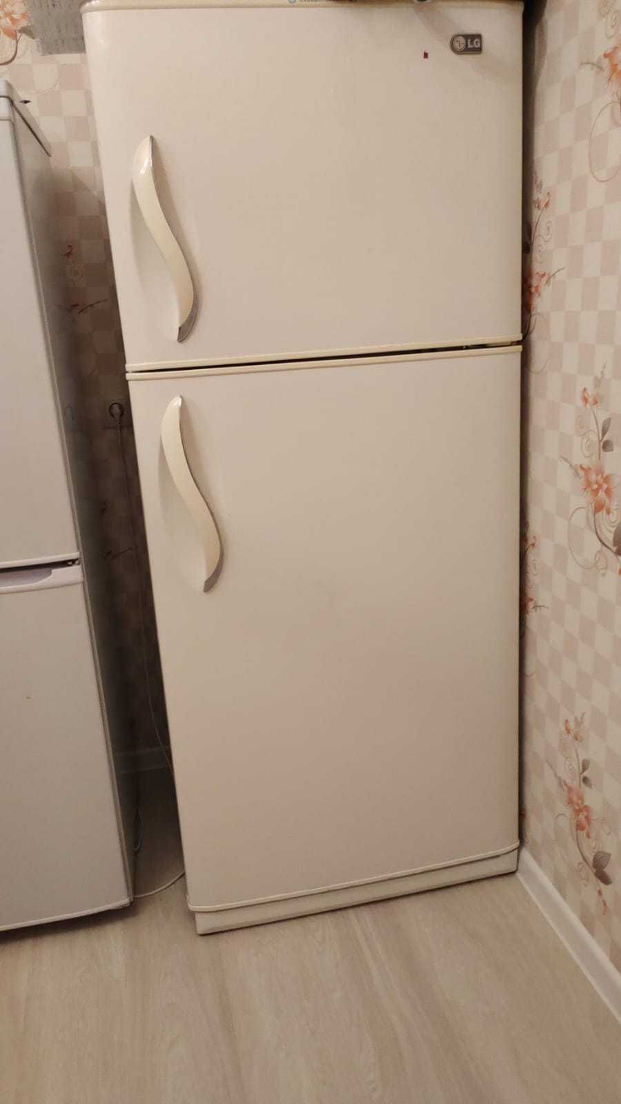 Продается большой холодильник