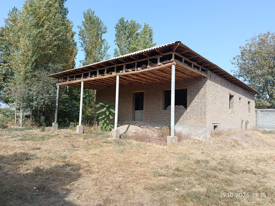 Янги Тошкентга якин жойда 5 хонали янги участка срочно сотилади