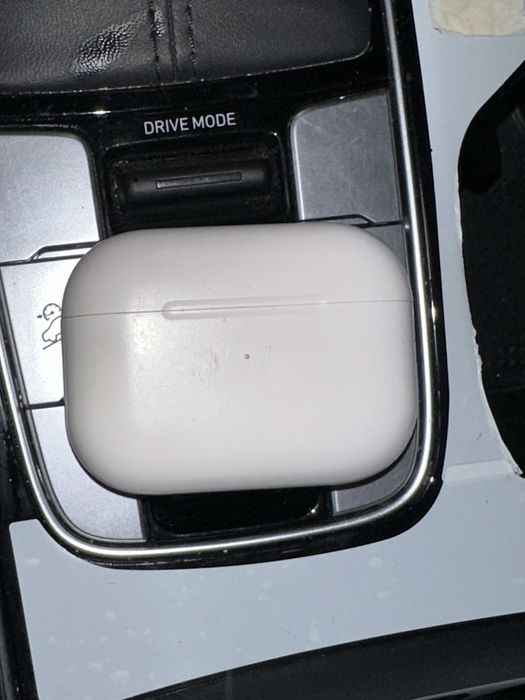 Airpods pro продается,состояние 9/10 Естт царапицы маленькие