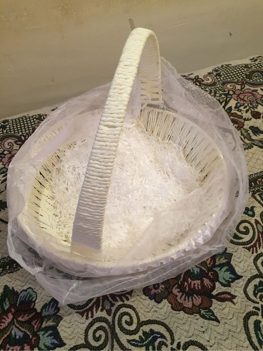 Недорого  по 2 тыс корзины  продам .