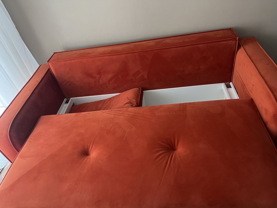 Продается диван терракотовый