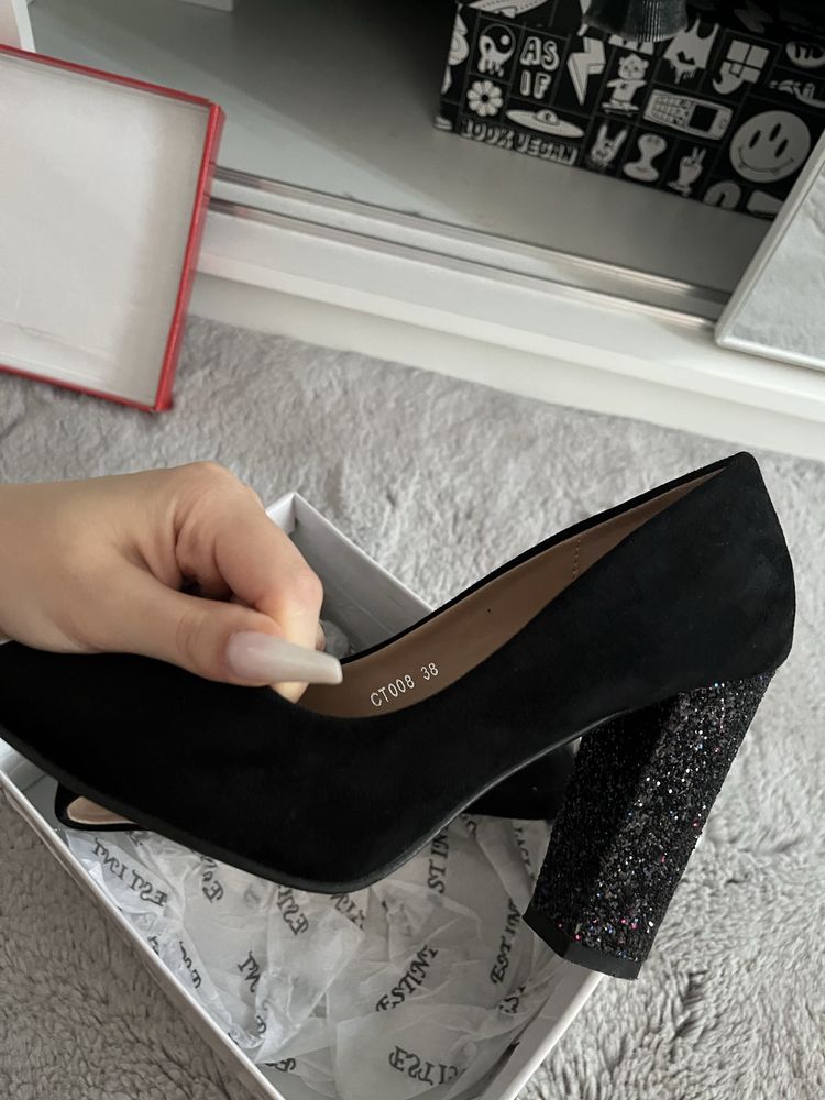 Pantofi eleganti
