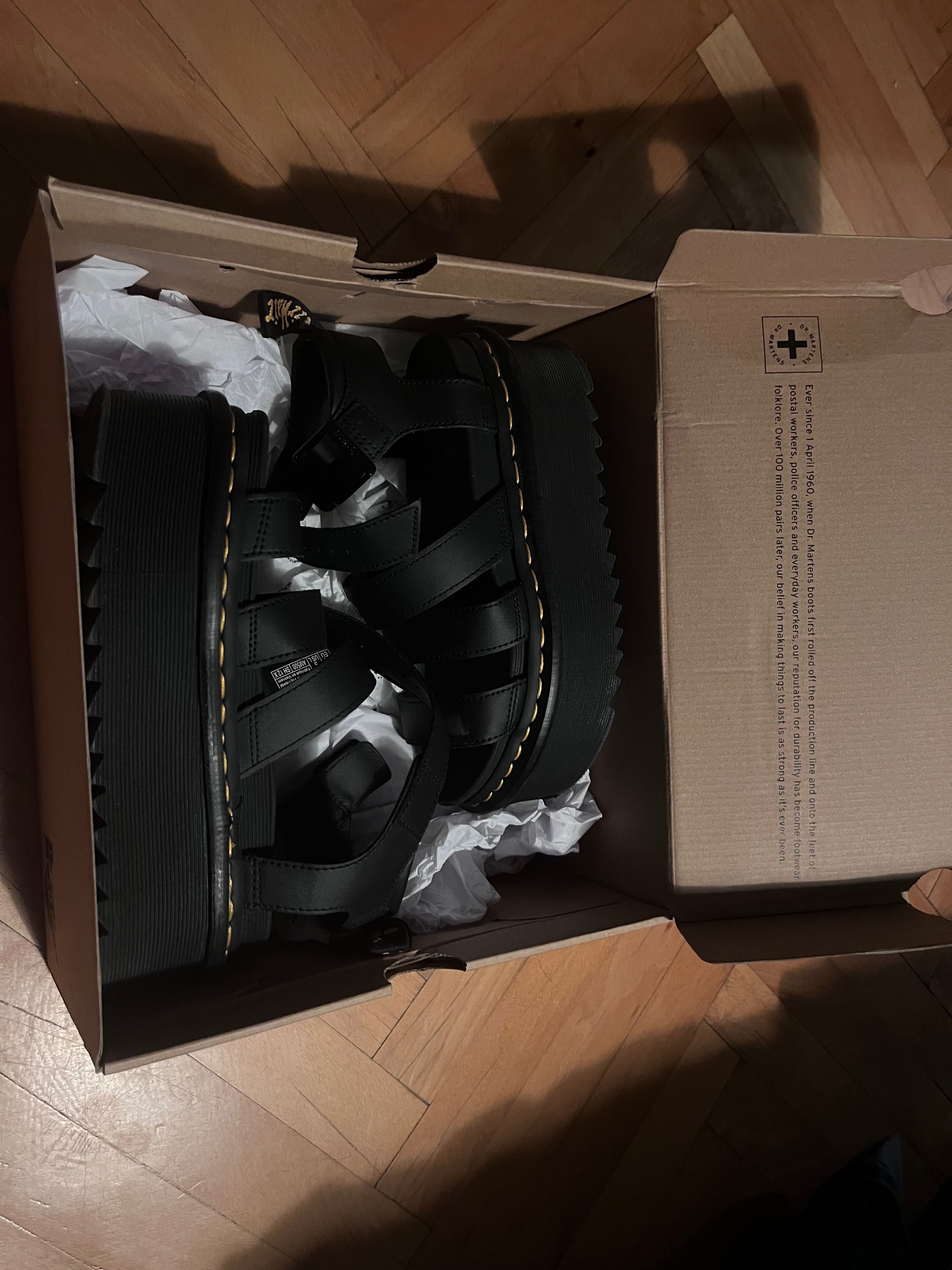 Сандали Dr. Martens
