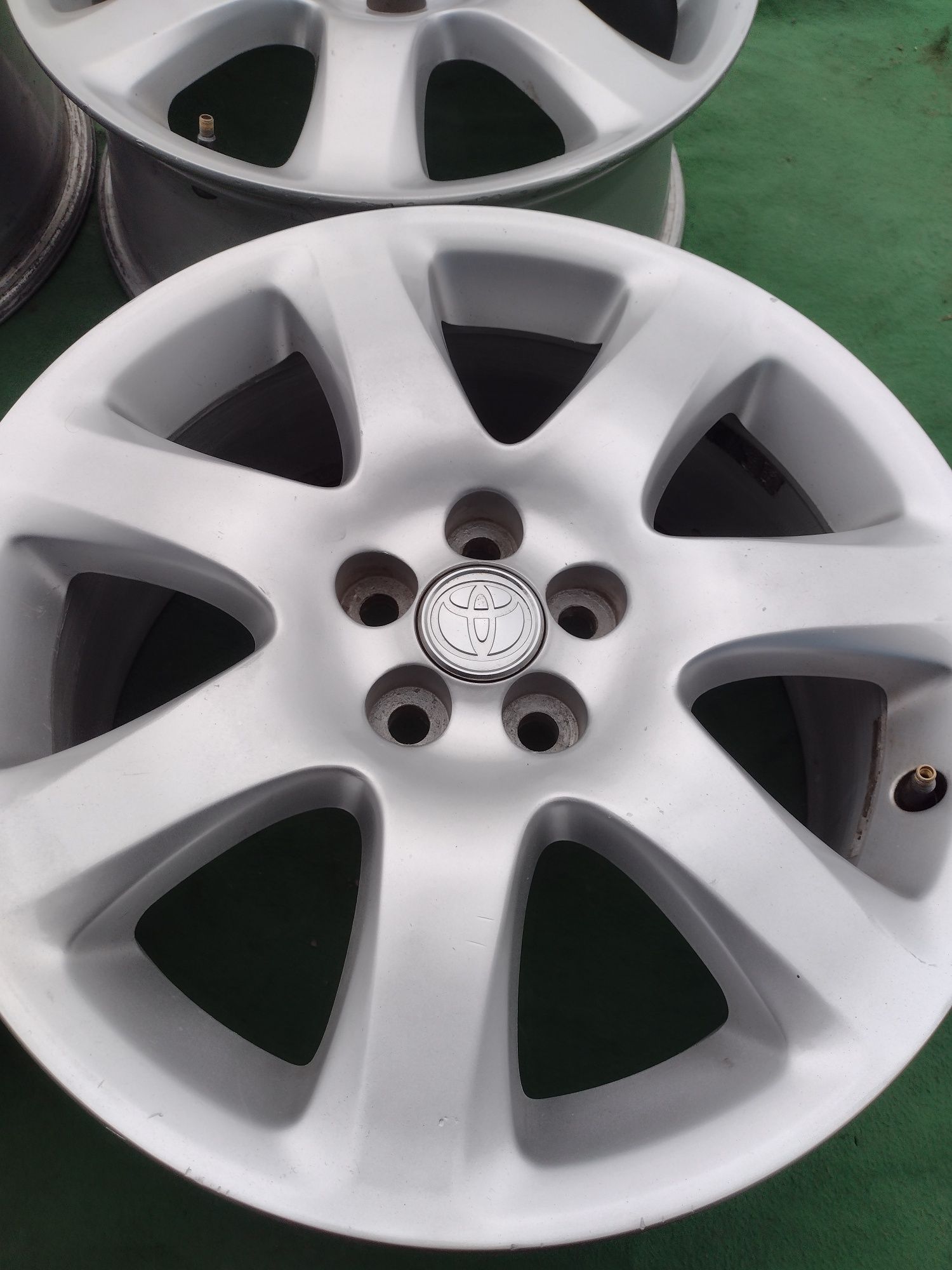 Оригинални 17-5х100 ЕТ45 7j Toyota Avensis