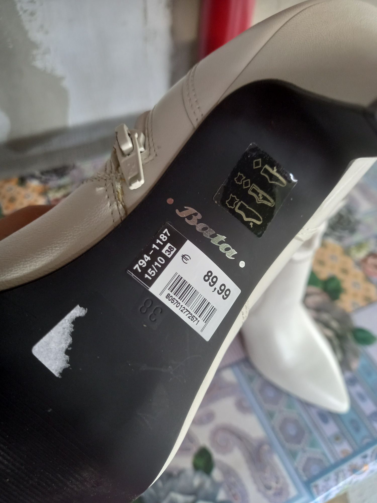 Vand botine albe
