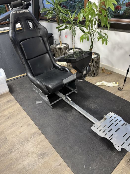 Playseat Evolution – cockpit racing pentru volan, stare bună