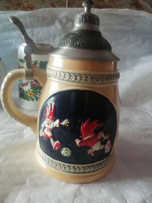 Vând halbe pentru bere