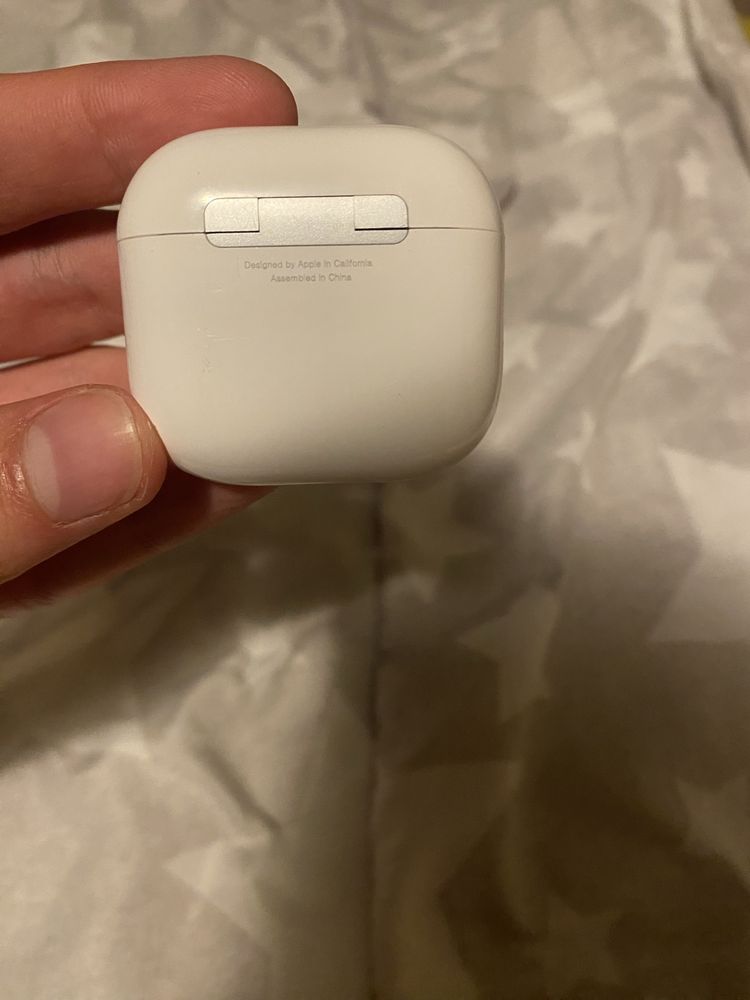Продавам Airpods 4 ANC