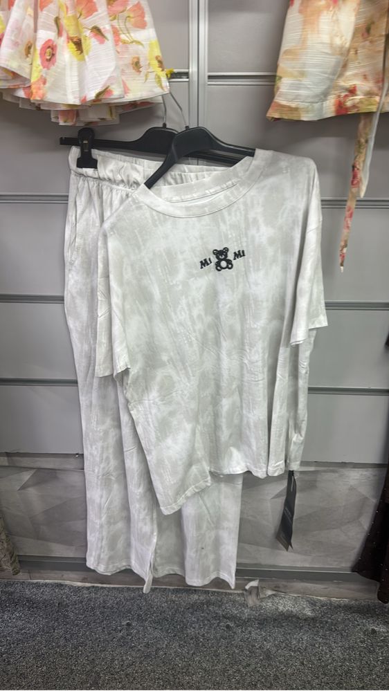 Compleu cu pantaloni