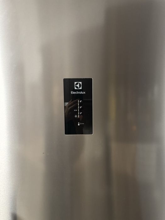 Frigider / Combina frigorifica Electrolux A++ 349 l, stare impecabila