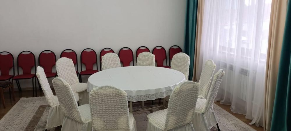 Аренда круглый стол 2 стулья 20 чехол белый