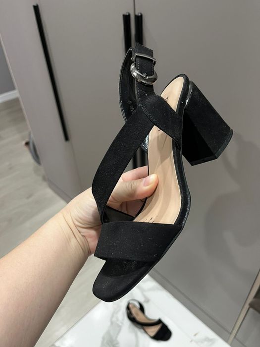 Продам Женские замшевые туфли размер 37