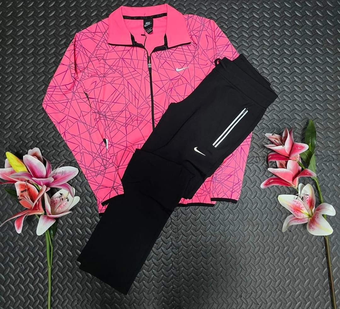 Екипи Nike различни