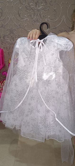 Продам платье снежинки