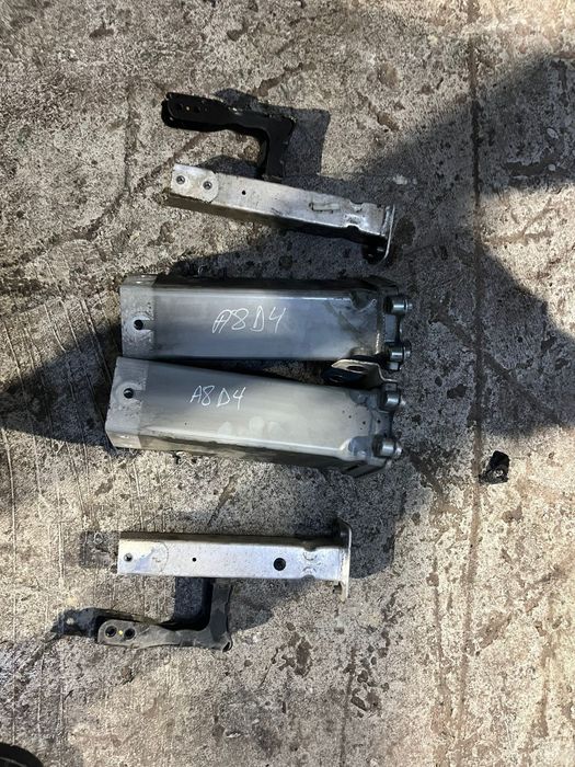 Capat lonjeron/lonjeroane Audi A8 D4