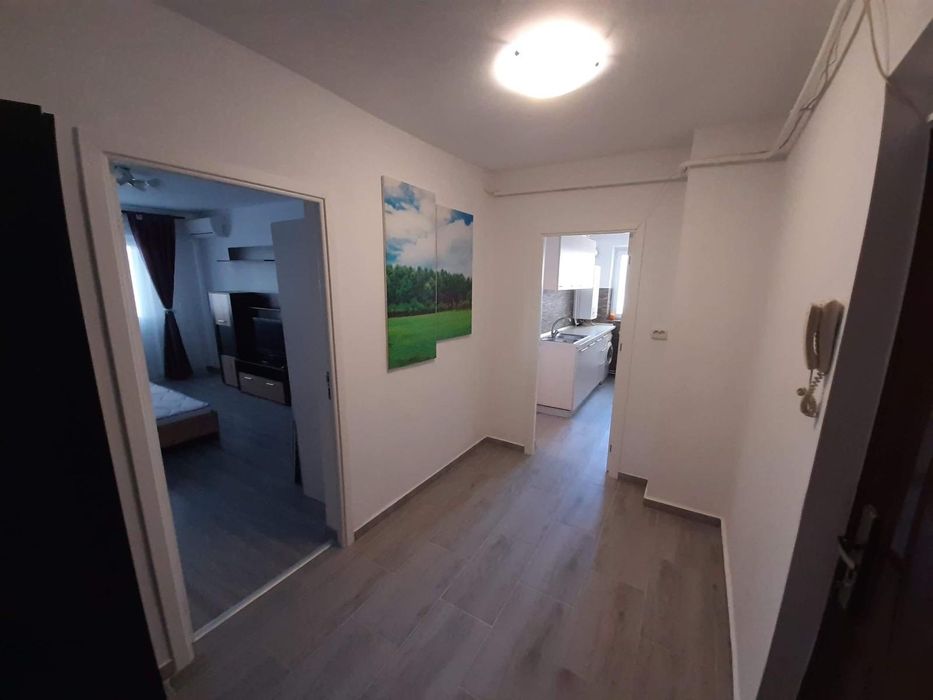 Închiriez apartament 2 camere decomandate zona piata nicolina