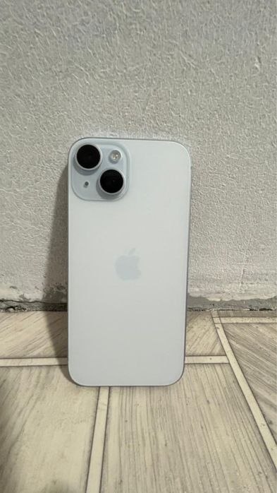 IPhone 15. Белый