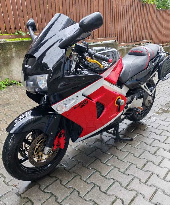 Vand Honda VFR 800 FI, ocazie unica, pret 2000 euro negociabil