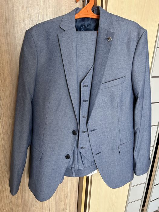 Мужской Костюм новый