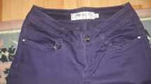 Pantaloni mov foarte frumos accesorizati