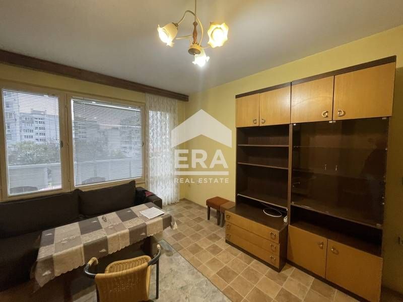 Южна обзаведена гарсониера за продажба, в горната част на кв. Възражда