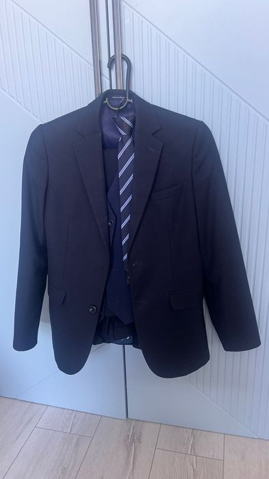 Продам костюм тройка