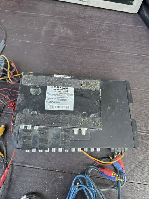 Monitor ,tetiere si sistem media phonocar italy