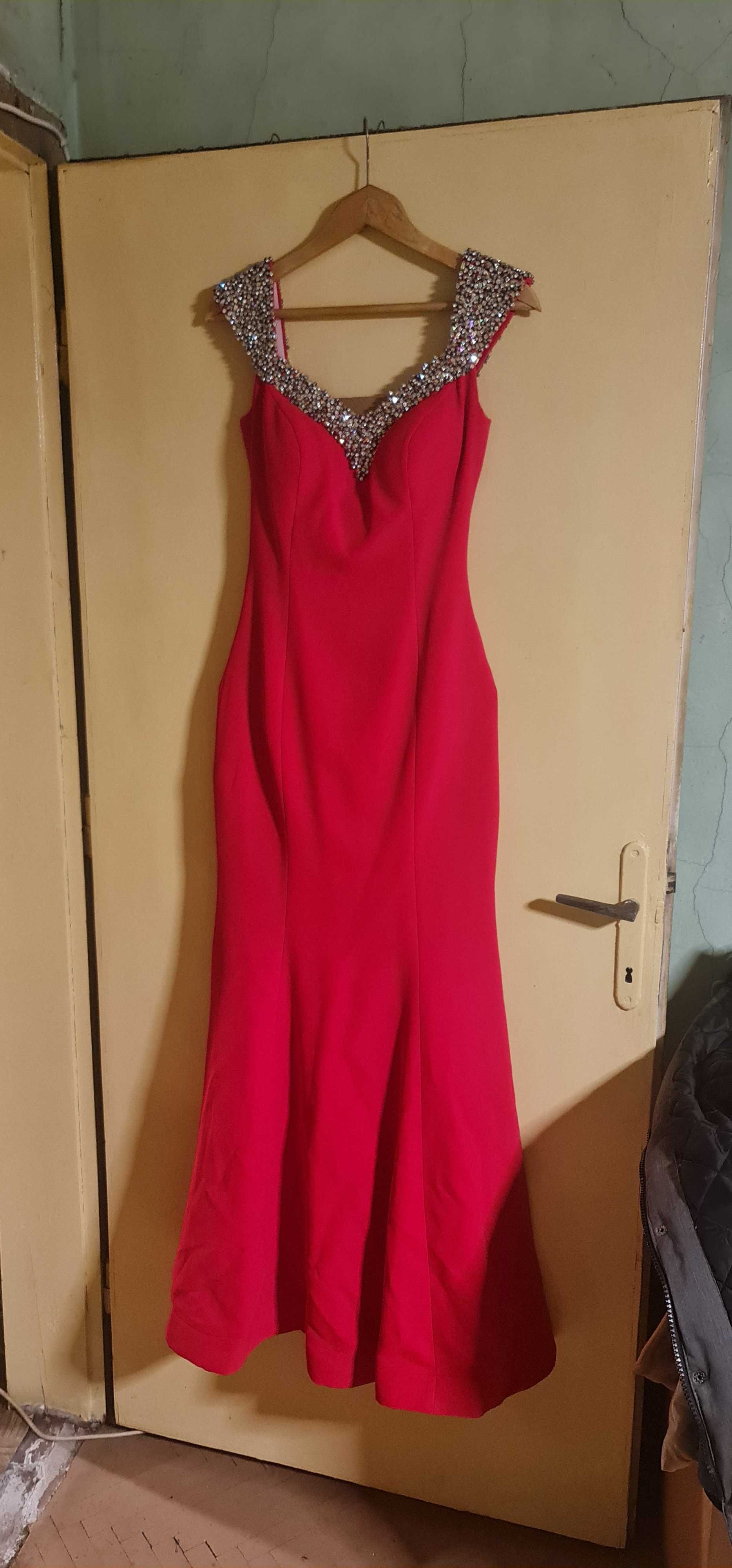 Бална рокля червена тип русалка