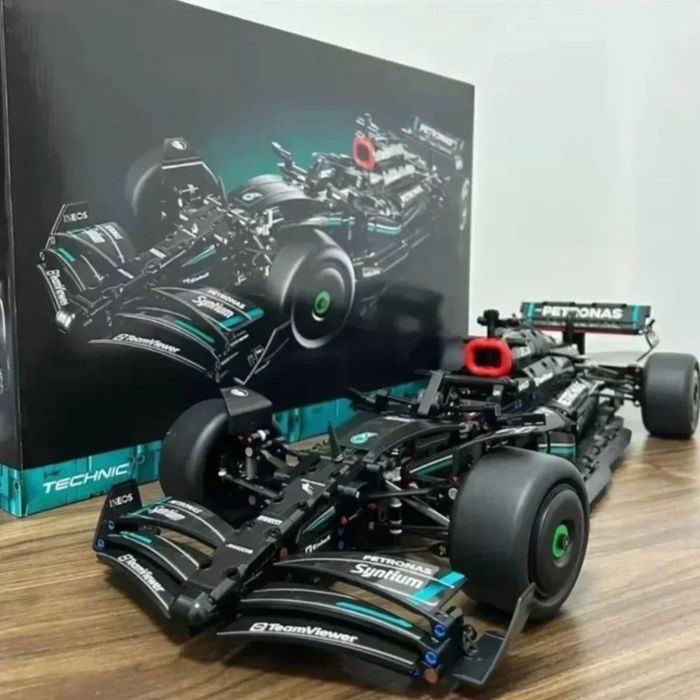 Mercedes petronas f1 lego
