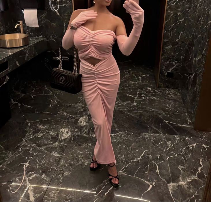 Продавам този комплетт който е от Karpov.