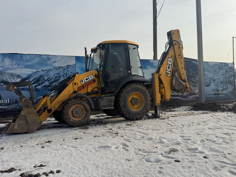 Эксковатор погрузчик 3в одном Бур JCV петушок услуги аренда