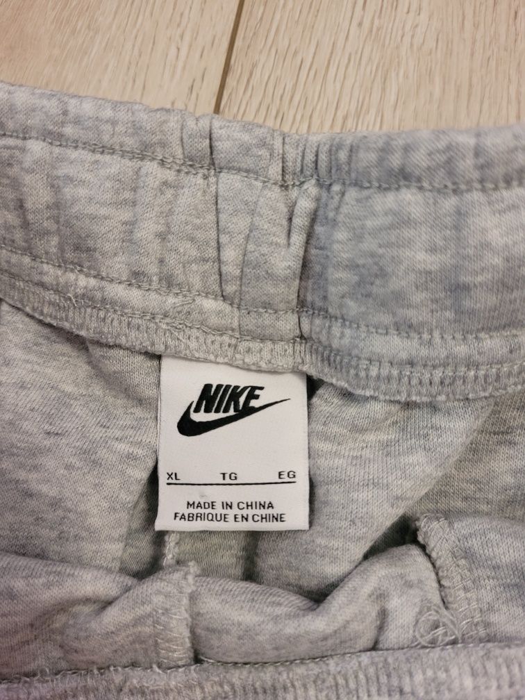 3 долнища на Nike размер Л