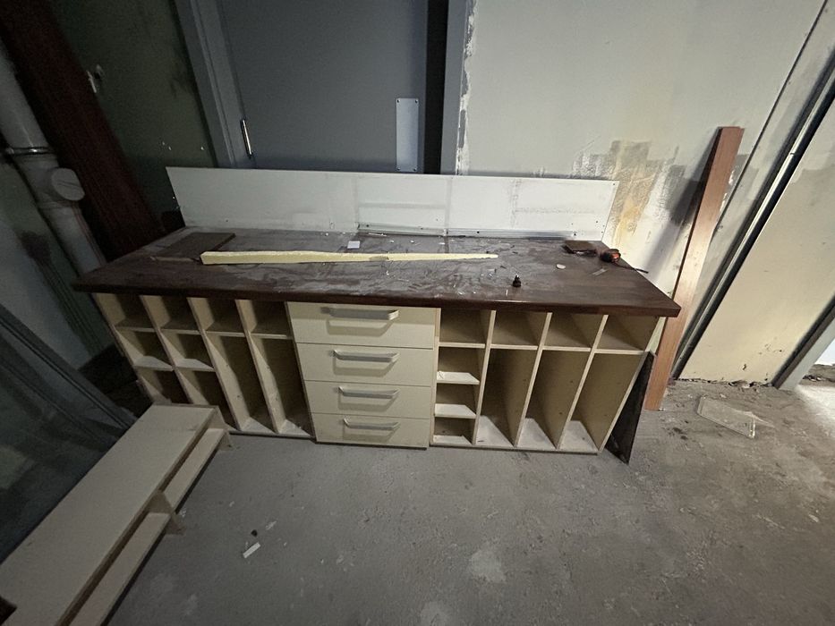 Ресепшн, тумба с полками