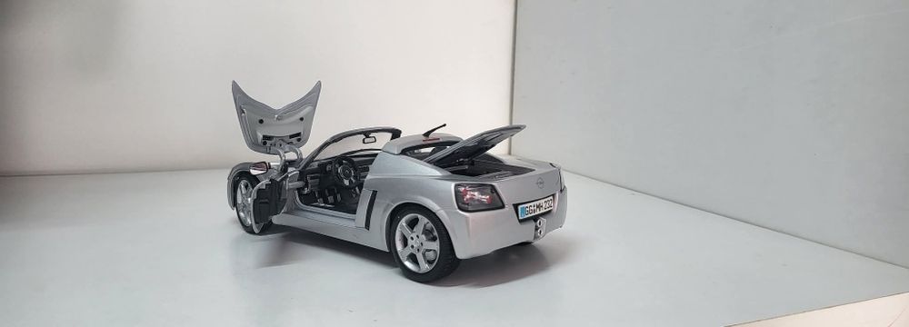 Machetă Opel speedster 1/18 Maisto
