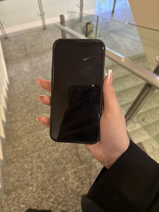 iPhone 13 • 256 GB • Белый цвет