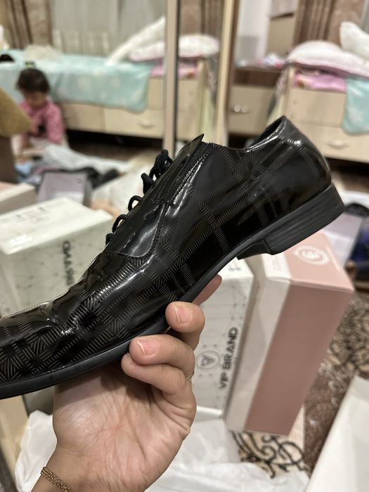 Kuyovlar uchun tufli toy kuni uchun sifatli tufli