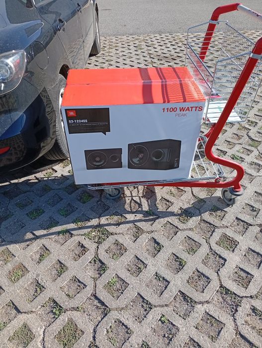 Бас каса усилвател и контензатор