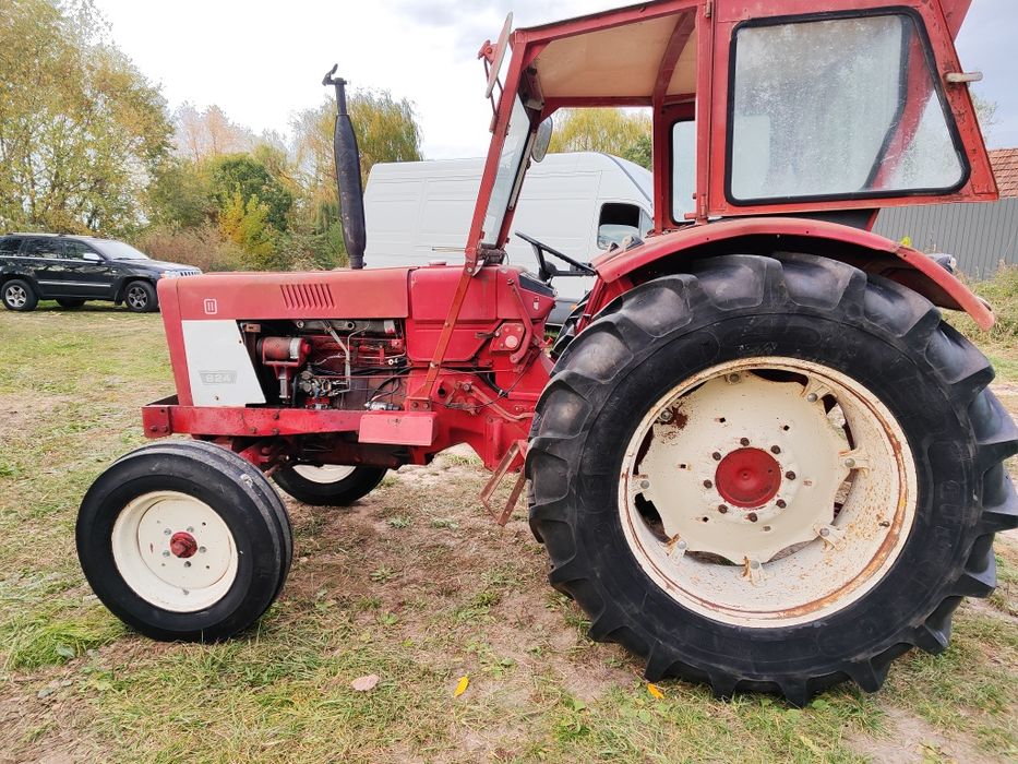 Tractor 824 International 75 cp.