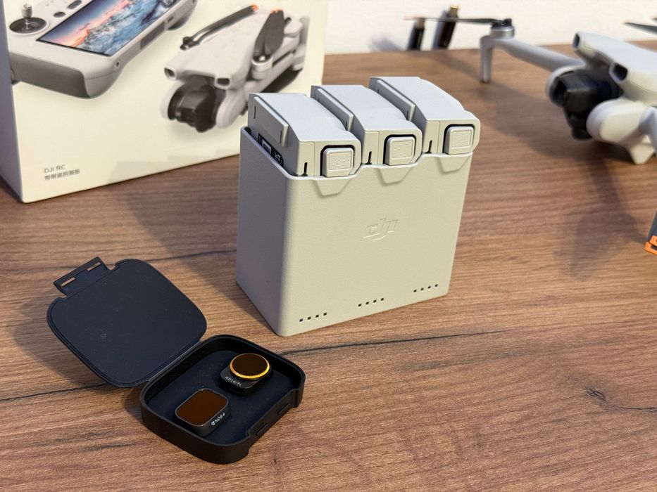 Drona DJI Mini 3 Fly More Combo - DJI RC - Asigurare DJI Care Refresh